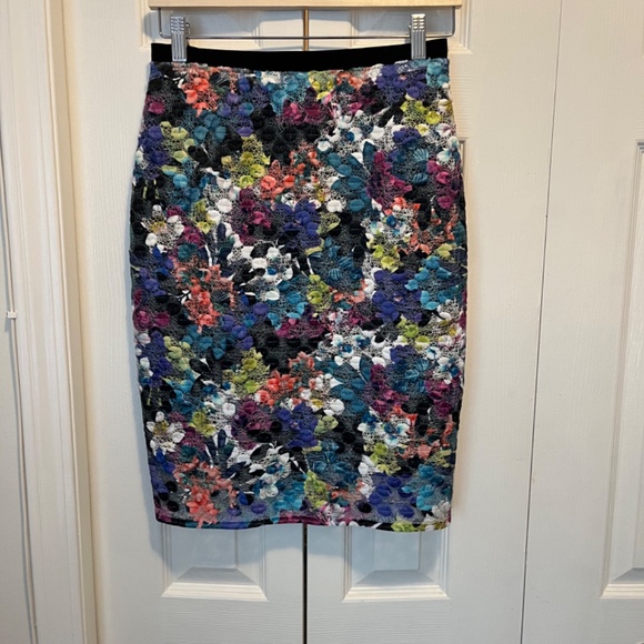 Tahari size 2 New with Tags skirt - Picture 2 of 14